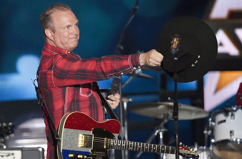 Garth Brooks Highest Paid Country Singers garth brooks Garth Brooks Engagement Gift