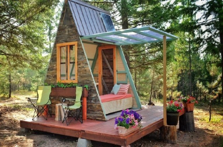 Tiny Cabin Only Cost $700 to Build - Take a Look Inside