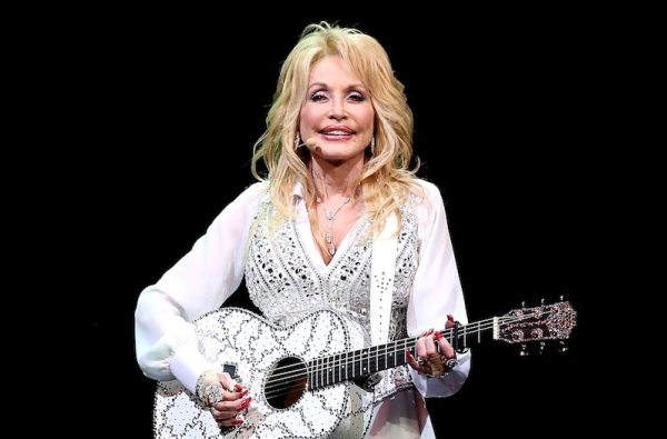 Dolly Parton Donates