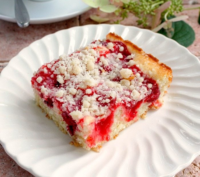 Delicious Cherry Coffee Cake With Crumb Topping