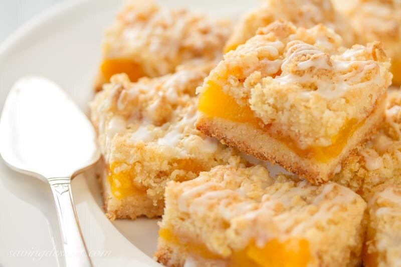 peach crumble dessert