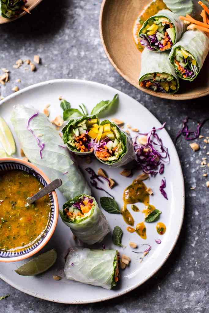 veggie spring rolls with thai mango sauce