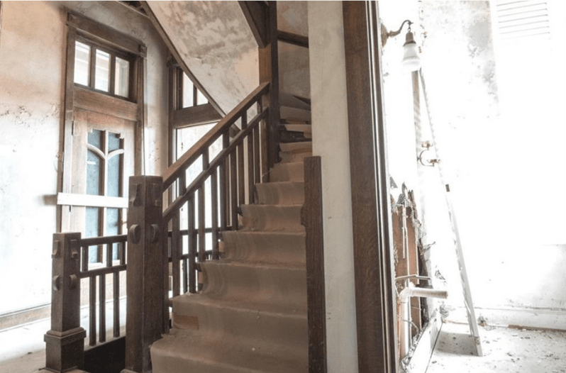 The staircase inside of the cottonwood castle