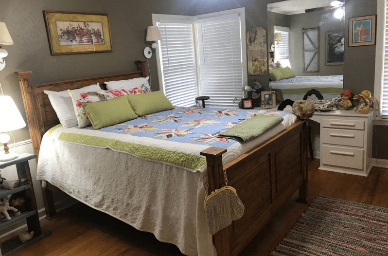 Golden Girls Airbnb