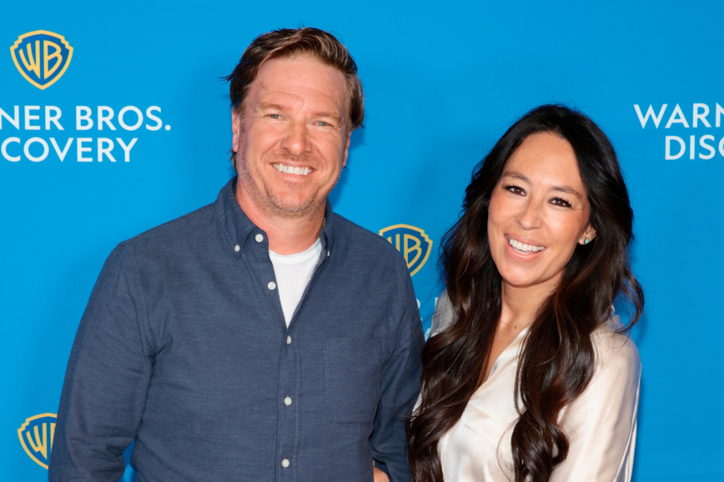 Chip Gaines, Fixer Upper on Magnolia and Joanna Gaines, Fixer Upper on Magnolia attend the Warner Bros. Discovery Upfront 2022 arrivals on the red carpet at MSG Studios on May 18, 2022 in New York City.