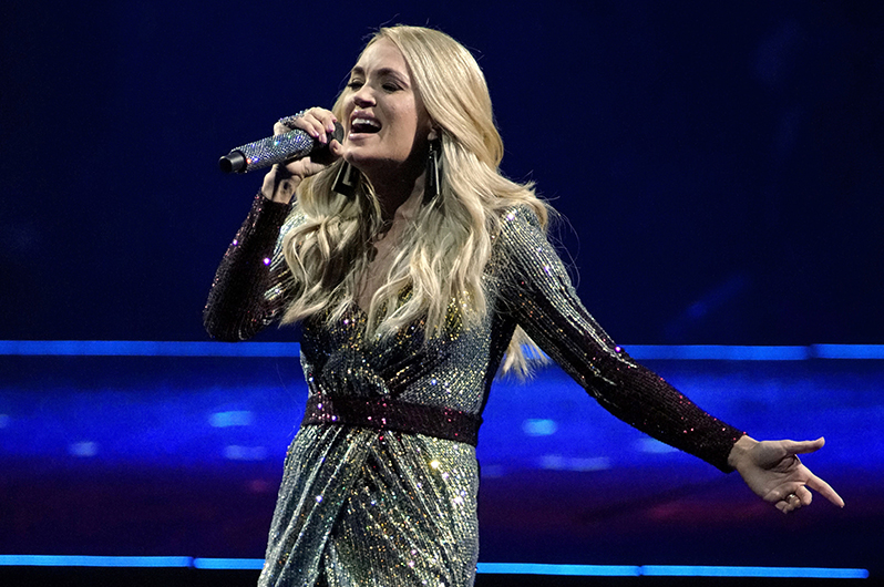 Carrie Underwood Debuts Christmas Song 'Favorite Time of Year