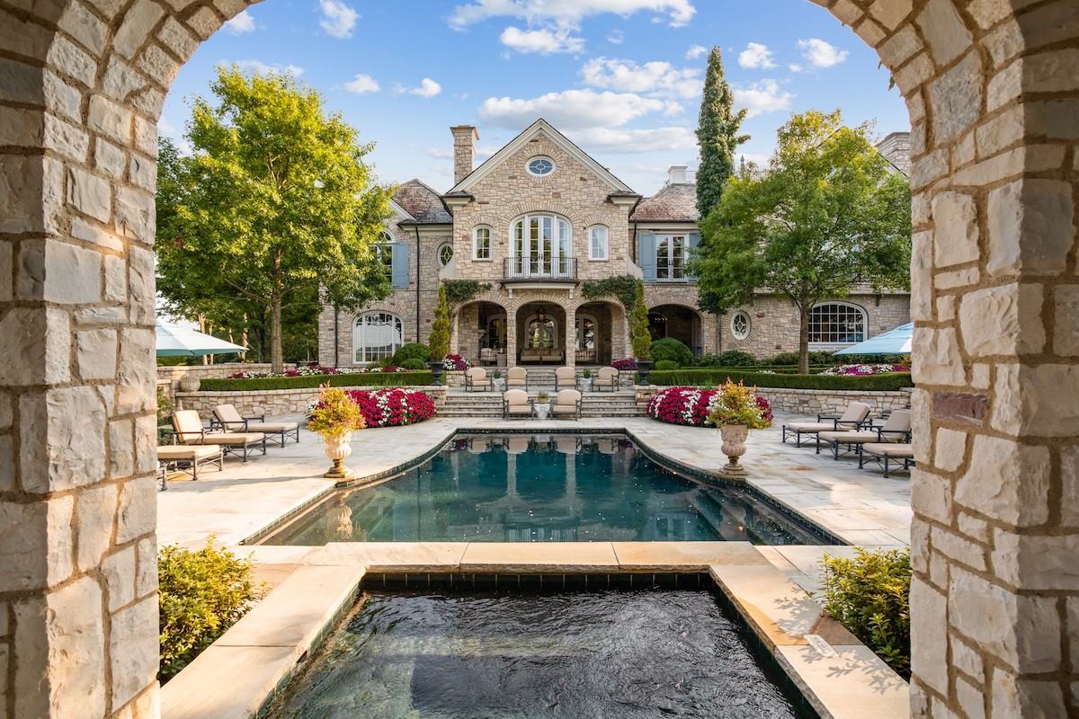 Alan Jackson's Tennessee Mansion Sold For $19 Million