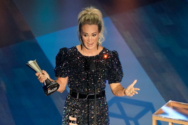 Carrie Underwood Forgets Husband, Sons During ACM Speech