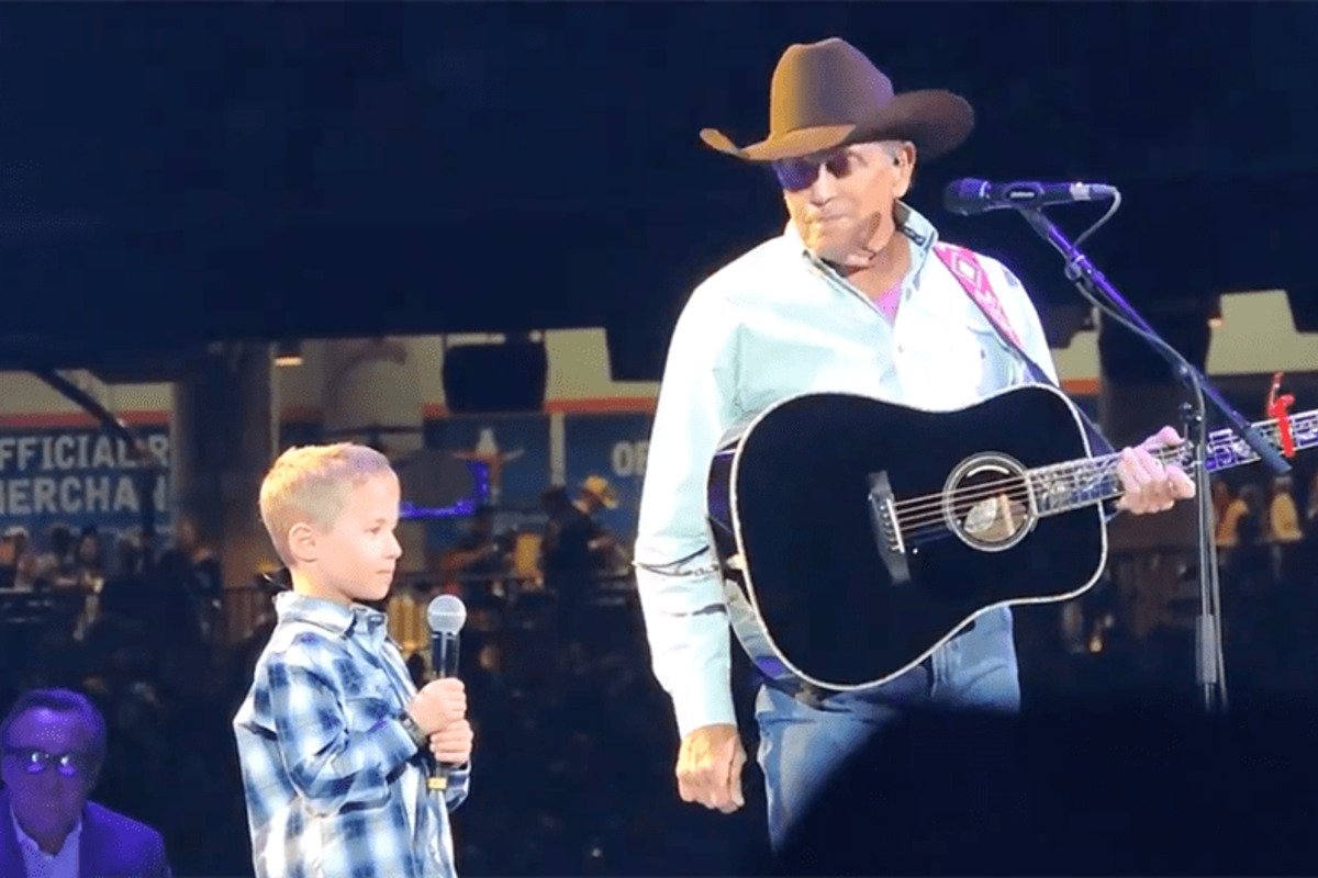 George Strait shares the stage with grandson at Houston Rodeo