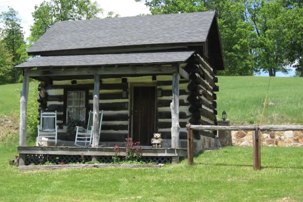9 Cozy Log Cabins on Airbnb You Can Stay in Right Now