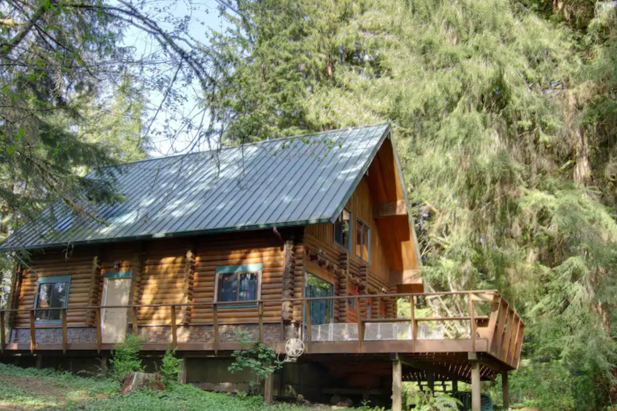 log cabins airbnb
