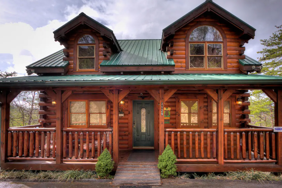 9 Cozy Log Cabins on Airbnb You Can Stay in Right Now