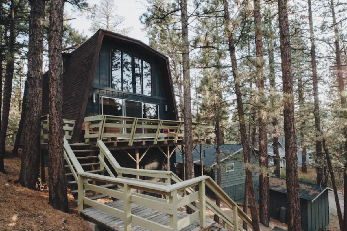 9 Cozy Log Cabins on Airbnb You Can Stay in Right Now