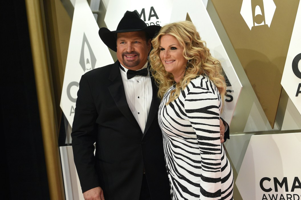 Garth Brooks whistling