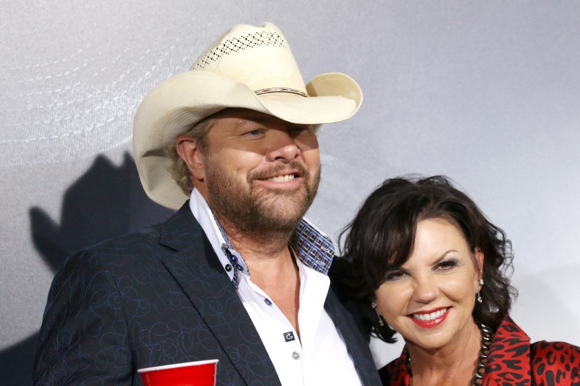 WESTWOOD, CALIFORNIA - DECEMBER 10: Toby Keith and Tricia Lucus attend the Warner Bros. Pictures world premiere of "The Mule" held at Regency Village Theatre on December 10, 2018 in Westwood, California. 