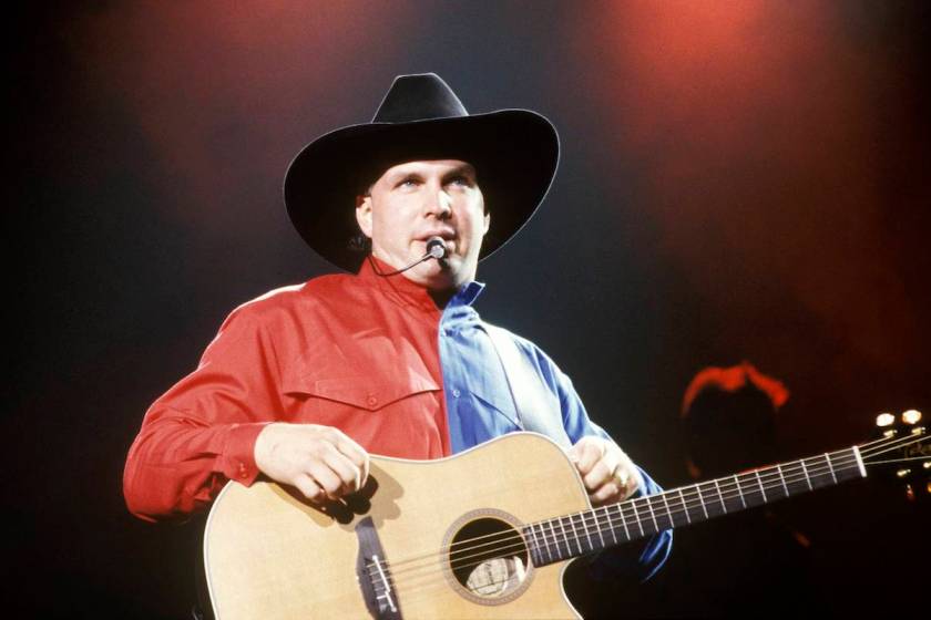 Photo of Garth Brooks from the 1990s