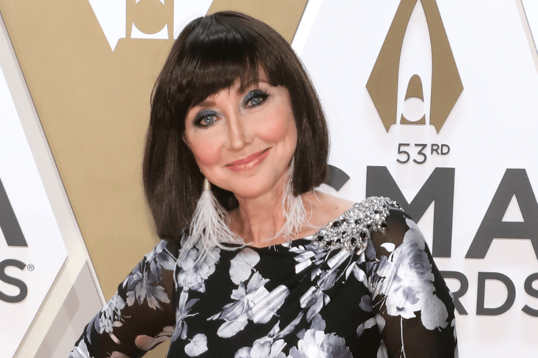 Who Is Pam Tillis Married To Now | The Tube