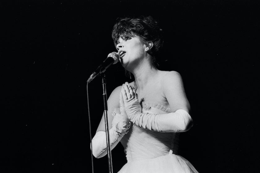 Linda Ronstadt at the Poplar Creek Music Theater in Hoffman Estates, Illinois, July 3, 1984.