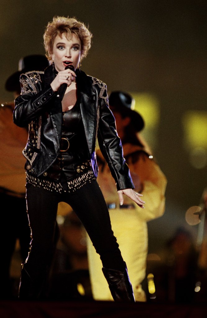 Country singer Tanya Tucker performs during the half-time show at the 1994 Atlanta, Georgia, Superbowl XXVII football game at the Georgia Dome. 