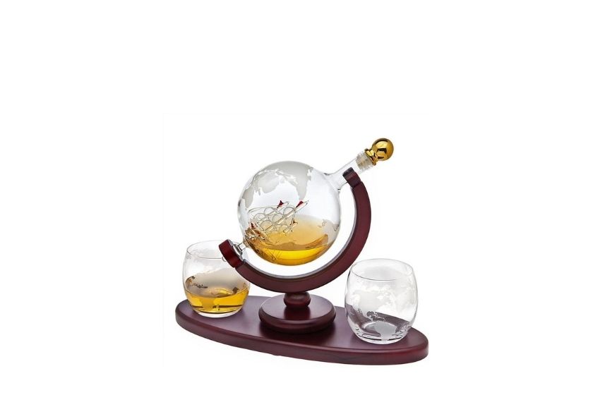 decanter whiskey set in the shape of a globe (the stand holds the decanter up) comes with two whiskey glasses