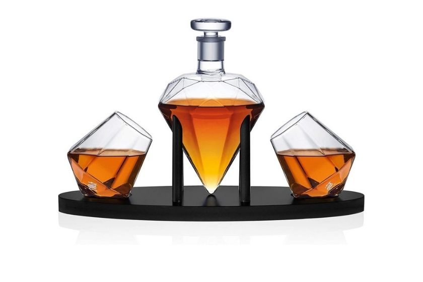 decanter whiskey set (one glass with diamond shape) and two diamond shaped glasses