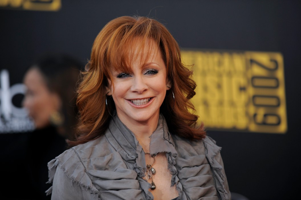 Reba McEntire arrives at the 37th Annual American Music Awards on Sunday, Nov. 22, 2009, in Los Angeles