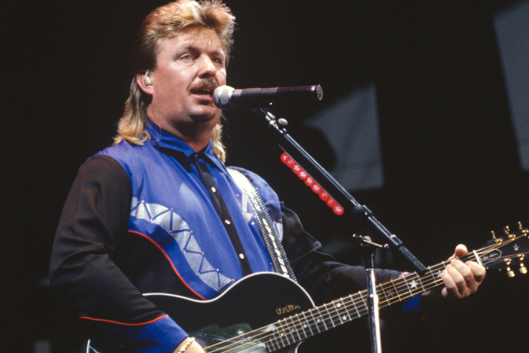 Joe Diffie performs at Shoreline Amphitheatre on July 30, 1994 in Mountain View, California.