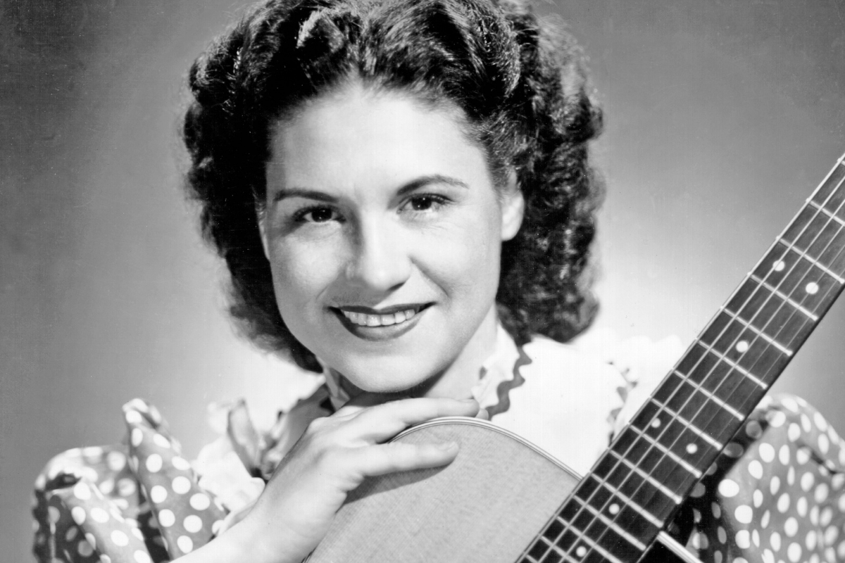 Country singer Kitty Wells poses for a portrait with an acoustic guitar in 1954 in Nashville, Tennessee. (Photo by Michael Ochs Archives/Getty Images)