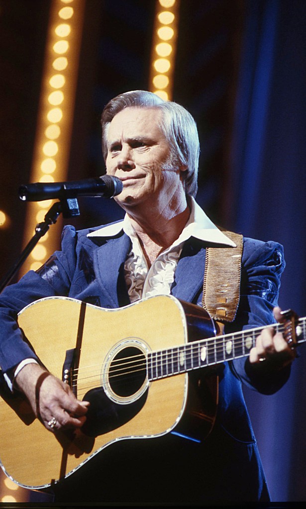 Country Music Singer Songwriter George Jones performs at CMA Awards on October 10, 1988 in Nashville, Tennessee (photo by Beth Gwinn/Getty Images)