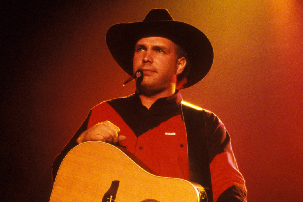 Garth Brooks performs onstage circa 1993