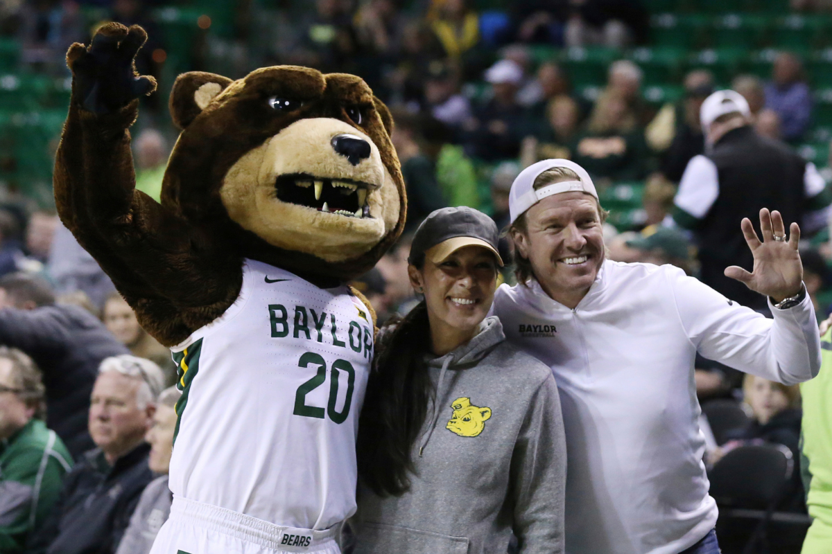 Chip and Joanna Gaines pose with Baylor Bear