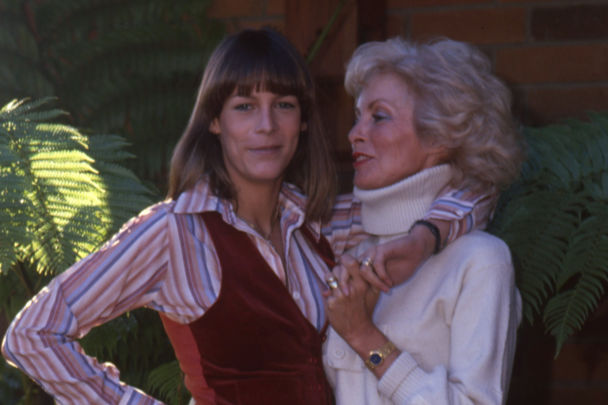 Actress Jamie Lee Curtis and her mother actress Janet Leigh pose for a portrait session in 1979 in Los Angeles, California.