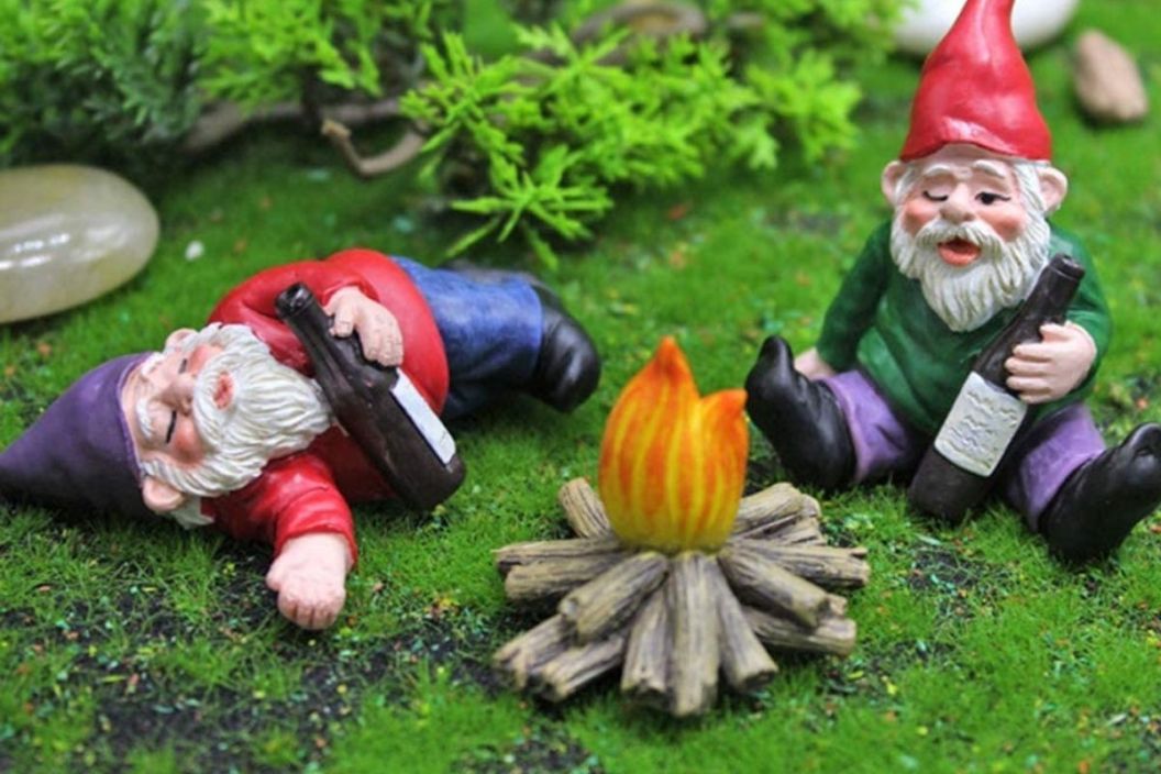 funny garden gnomes