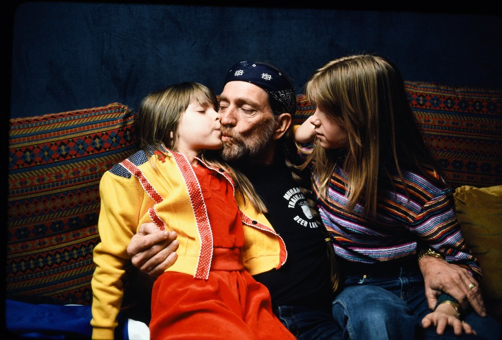 LAS VEGAS, NV - JUNE 18: Willie Nelson with his daughters Paula Carlene and Amy Lee Willie Nelson has married four times and fathered seven children on June 18, 1980 in Las Vegas, Nevada 