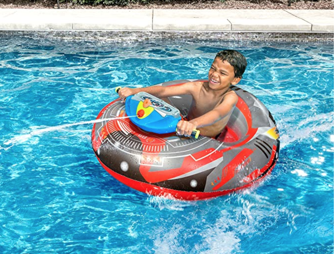 Banzai 34179 Aqua Blast Motorized Bumper Boat Kids Inflatable Swimming Pool Float Water Toy with Water Blaster Squirt Gun