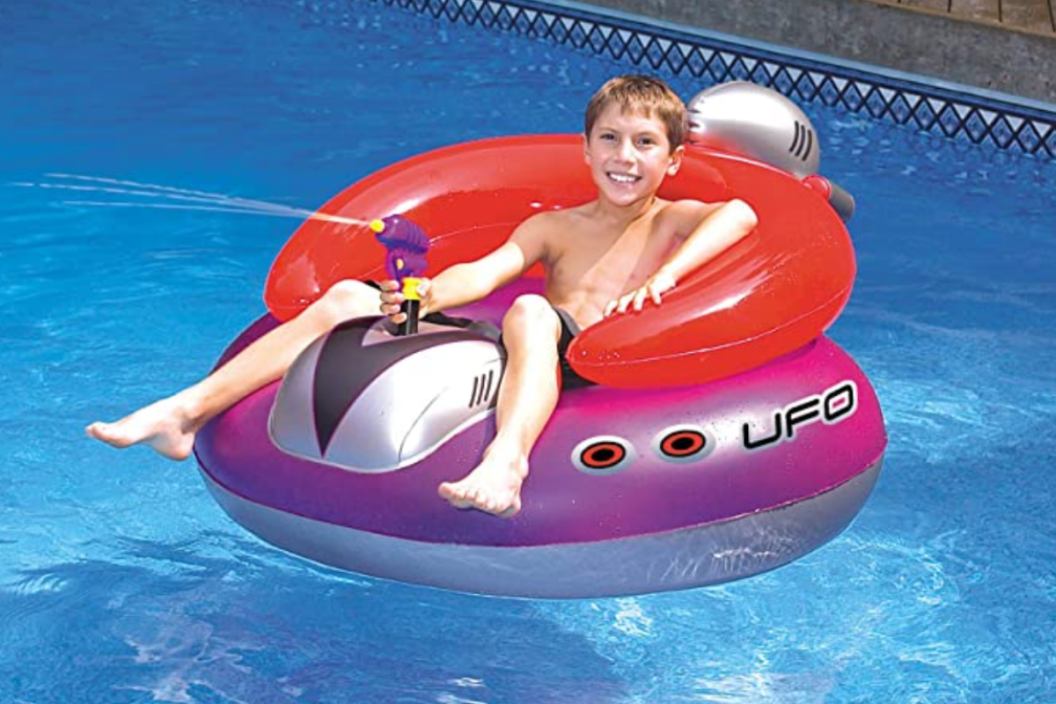 Squirting Motorized Bumper Boat FISquirting Motorized Bumper Boat FI