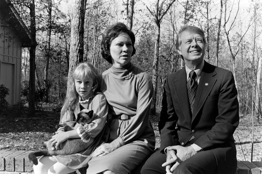 (L-R) Amy Carter, Rosalynn Carter, and Jimmy Carter pose for portraits in Plains, Georgia, during the fall 1976 presdiential campaign.