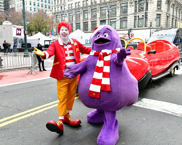  Grimace appear in the 94th Annual Macy's Thanksgiving Day Parade¨