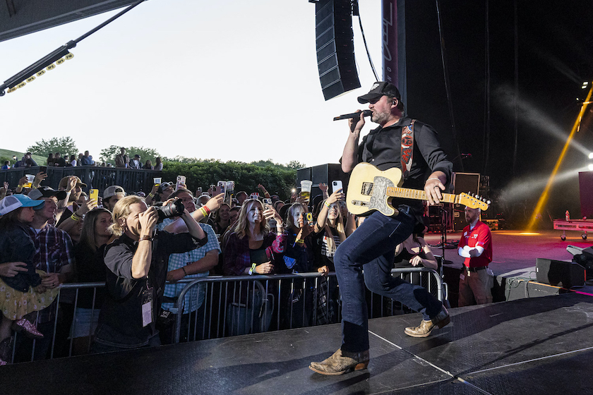 STERLING HEIGHTS, MICHIGAN - JUNE 18: Lee Brice performs at Michigan Lottery Amphitheatre on June 18, 2022 in Sterling Heights, Michigan. 