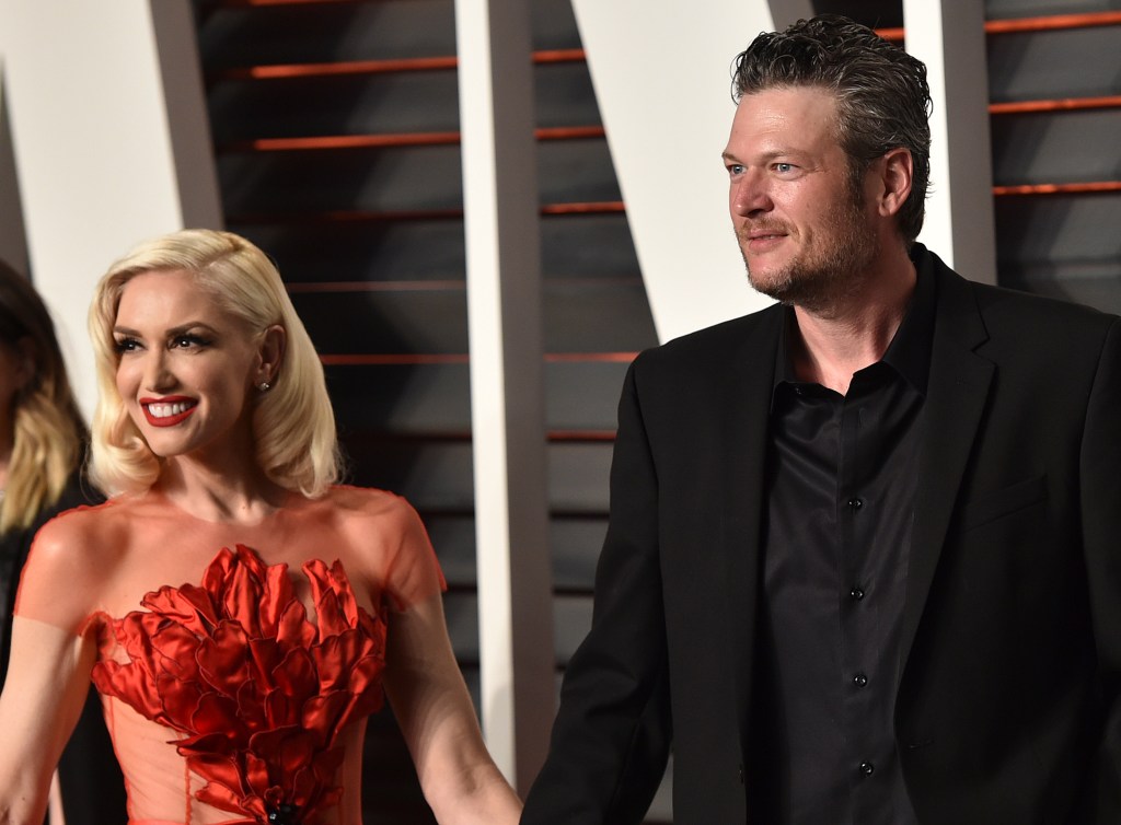 Recording artists Gwen Stefani (L) and Blake Shelton arrive at the 2016 Vanity Fair Oscar Party Hosted By Graydon Carter at Wallis Annenberg Center for the Performing Arts on February 28, 2016 in Beverly Hills, California.