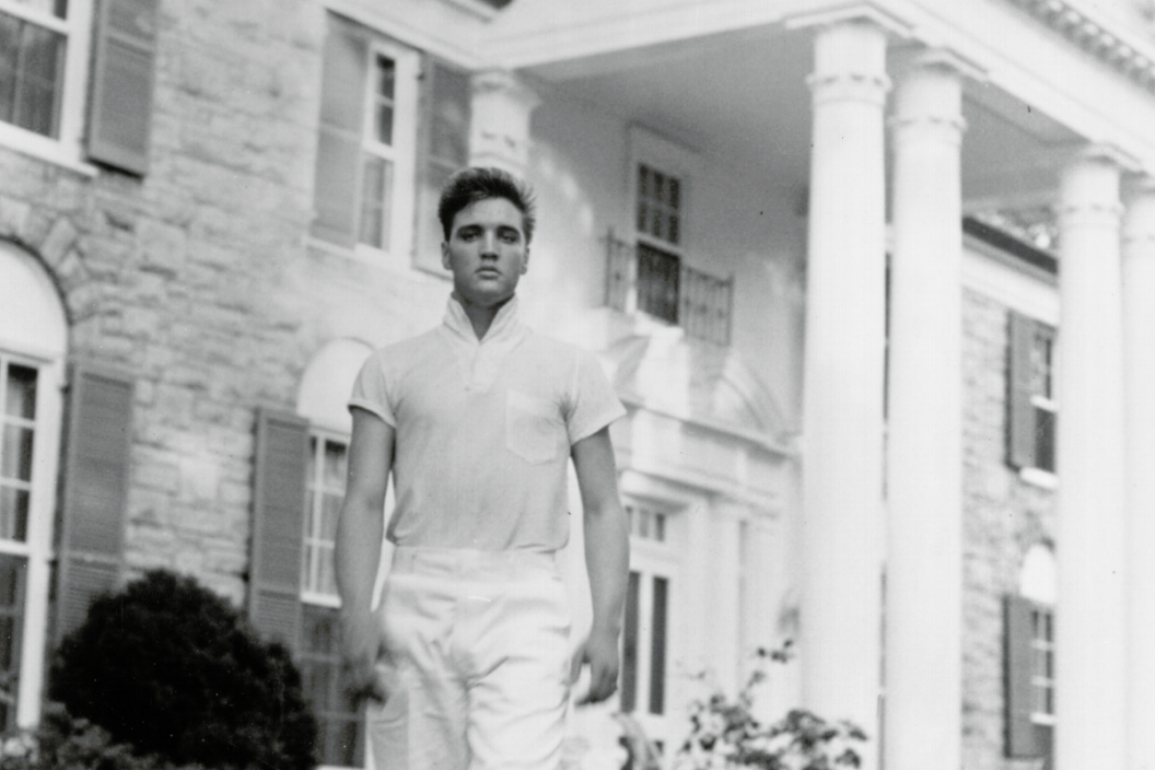 Rock and roll singer Elvis Presley strolls the grounds of his Graceland estate in circa 1957