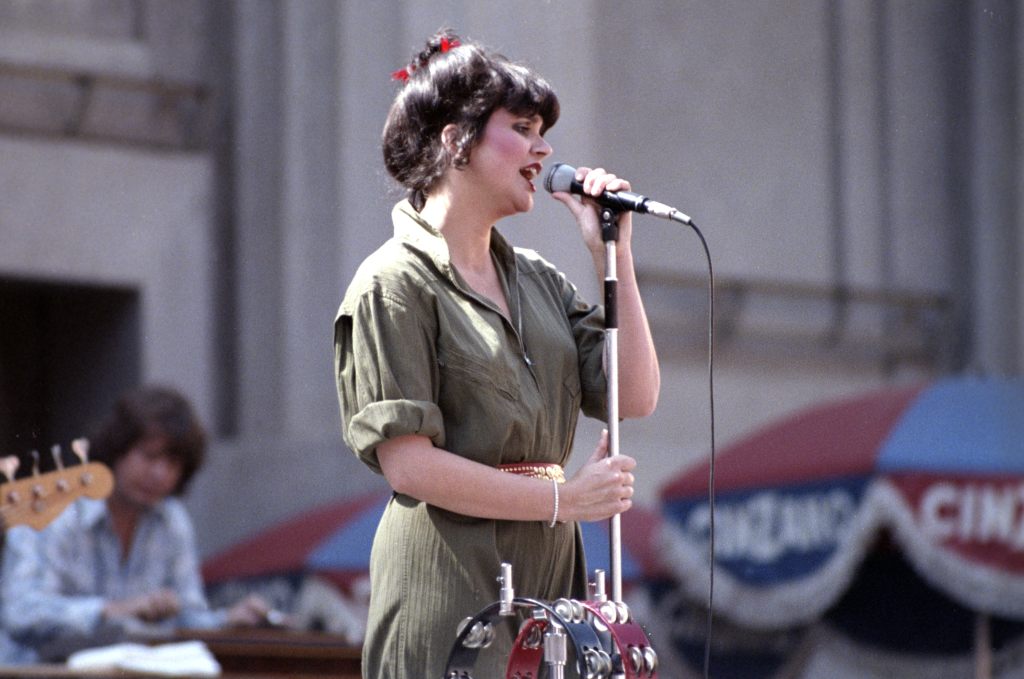 Linda Ronstadt performs at the Greek Theatre Arena on June 1, 1984 in Berkeley, California.