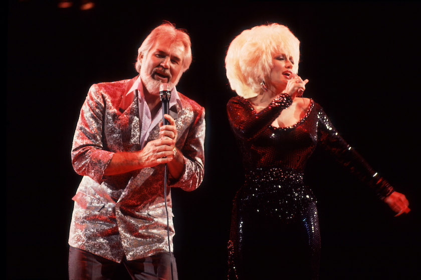 American musicians Kenny Rogers and Dolly Parton perform a duet at the Rosemont Horizon (later renamed the Allstate Arena), Rosemont, Illinois, March 30, 1986. 