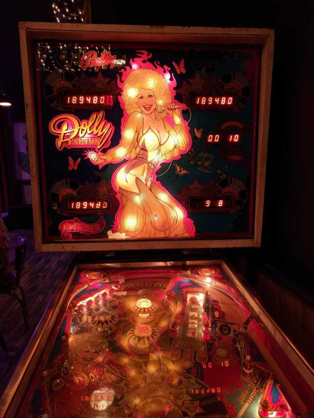 Dolly Parton pinball machine