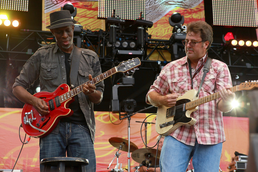 Keb' Mo' shreds with longtime friend Vince Gill.
