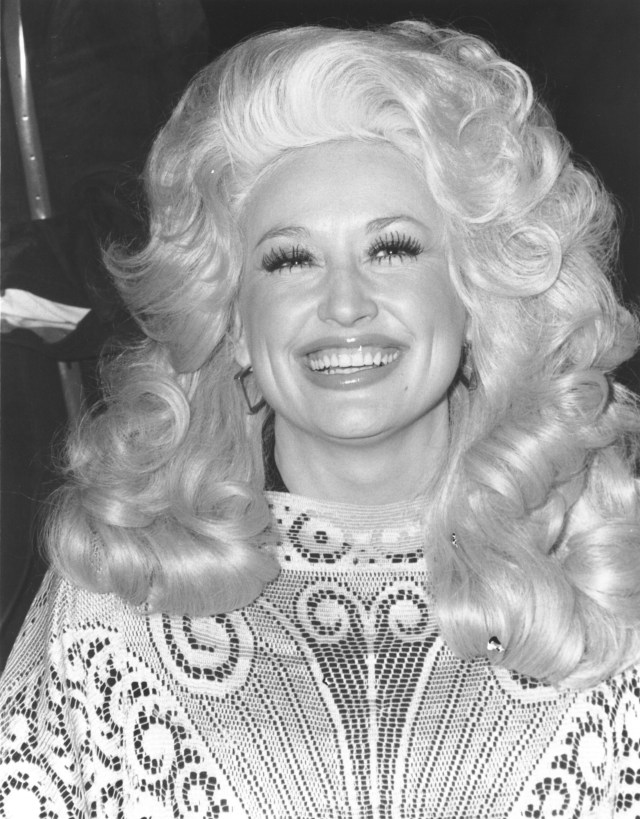 Dolly Parton 1977 