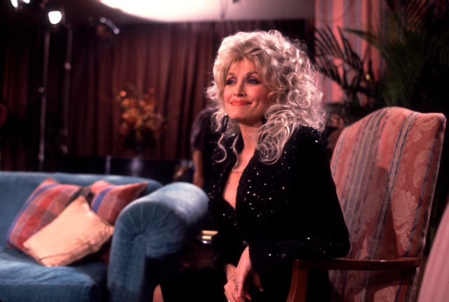 Dolly Parton as a guest on the Oprah Winfrey Show at the Hilton Hotel in New York City, November 3, 1989.
