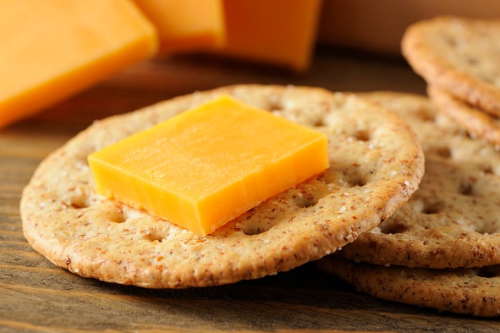 Whole wheat crackers and yellow cheddar cheese 