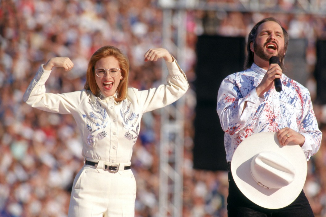 PASADENA, CA - JANUARY 31: Country music star Garth Brooks sings the National Anthem with American sigh language translation preformed by actress Marlee Matlin prior to Super Bowl XXVII between the Dallas Cowboys and the Buffalo Bills at the Rose Bowl on January 31, 1993 in Pasadena, California. The Cowboys defeated the Bills 52-17.