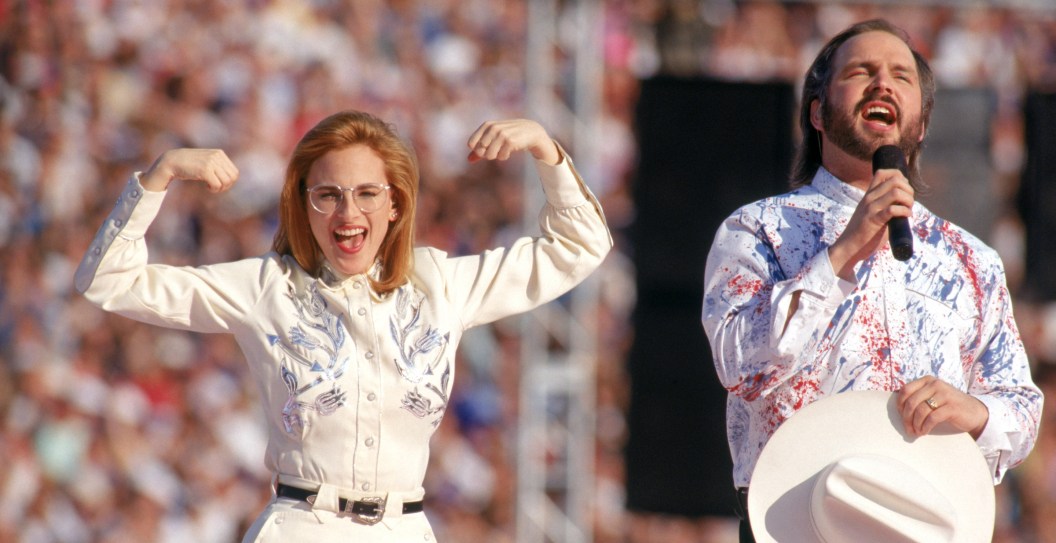 PASADENA, CA - JANUARY 31: Country music star Garth Brooks sings the National Anthem with American sigh language translation preformed by actress Marlee Matlin prior to Super Bowl XXVII between the Dallas Cowboys and the Buffalo Bills at the Rose Bowl on January 31, 1993 in Pasadena, California. The Cowboys defeated the Bills 52-17.